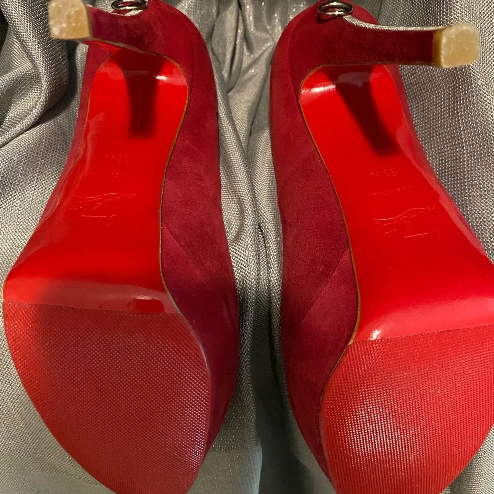 Christian Louboutin Red Heels Timeless Elegance - Picture 5 of 5